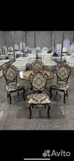 Столы и стулья