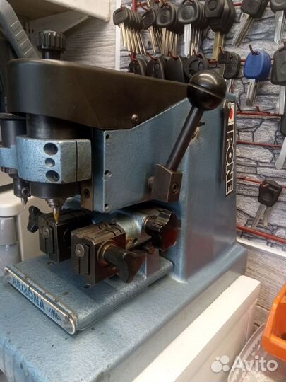 Вертикальный станок для изготовления ключей