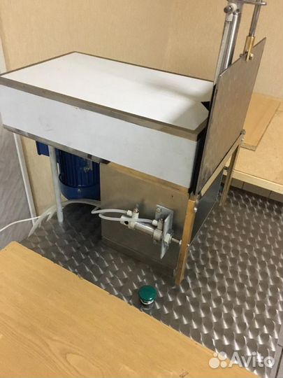 Вакуум-закаточная машина взм-1/1М. Новая