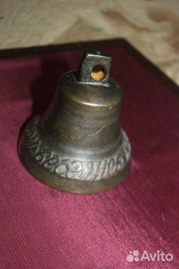 Колокол старинный с пословицей