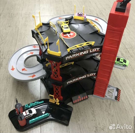 Многоуровневая парковка с машинками (новая)