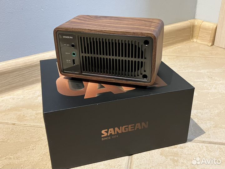 Радиоприемник-блютузколонка Sangean WR-7 DarkWood