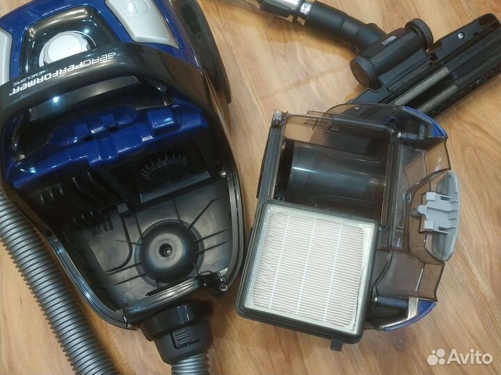 Пылесос Electrolux 1800w