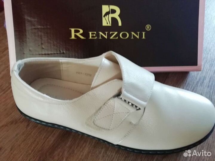 Ботинки женские 39 размер новые