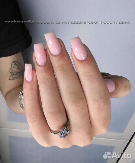 Модель на маникюр