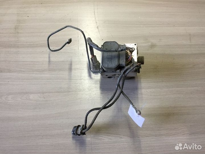 Блок ABS (насос) Nissan Maxima A32 с1995-2000г Мак