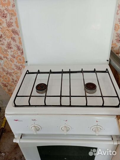 Дверь пластиковая и газовая плита