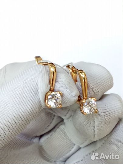 Серьги с синтетическим камнем Золото