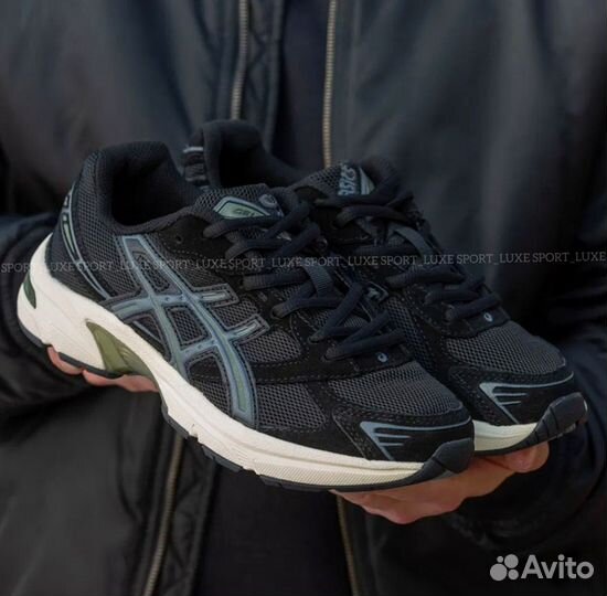 Кроссовки asics