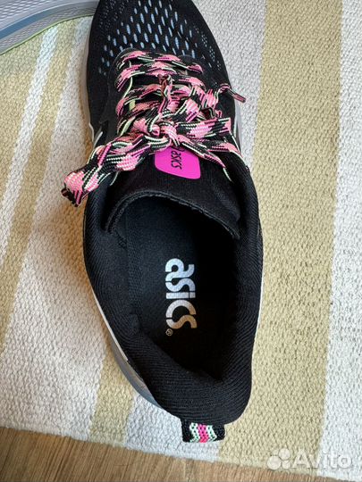 Кроссовки женские asics