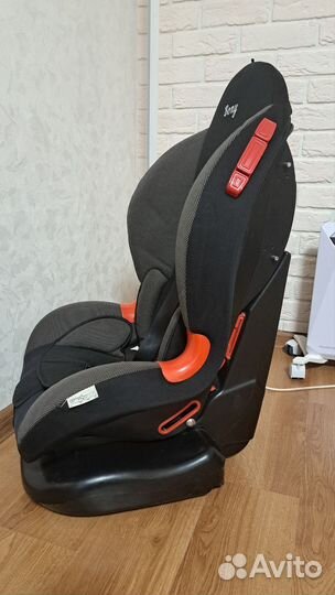 Автомобильное кресло
