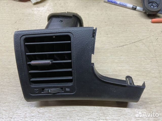 Дефлектор левый с хромом Toyota Corolla 150