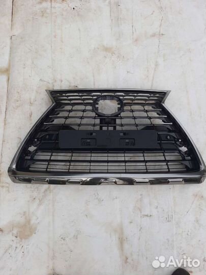 Решетка радиатора Lexus NX200