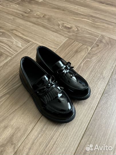 Новые лоферы черные для девочки 33 размер