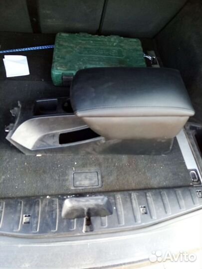 Подлокотник BMW E83