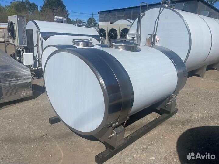 Емкость-термос для перевозки молока. Молоковоз