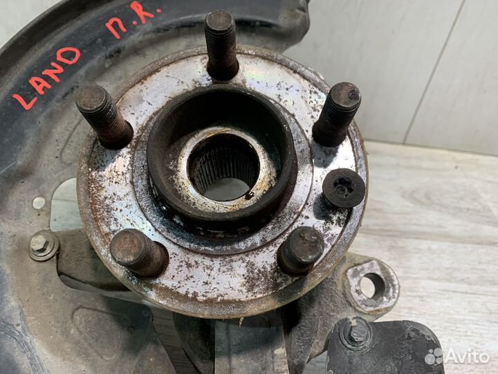 Кулак передний правый Land Rover Freelander 2