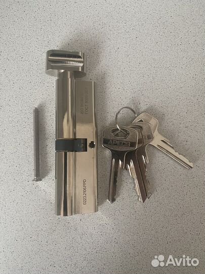 Личинка замка