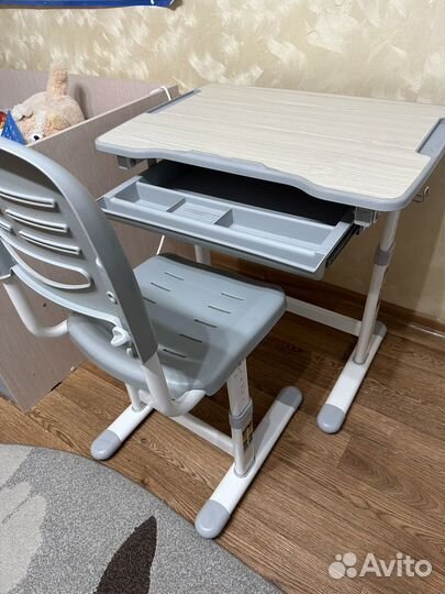 Растущая парта и стул бу