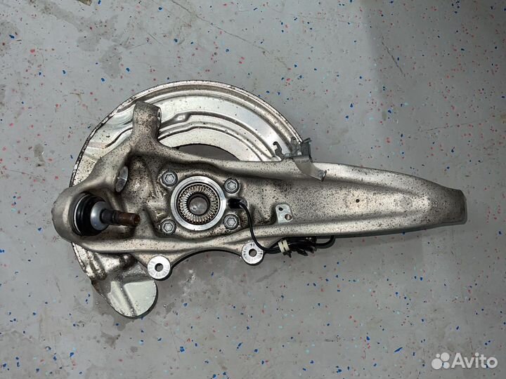 Кулак передний правый BMW G30 G31 Xdrive