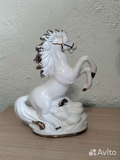 Конь Фарфор