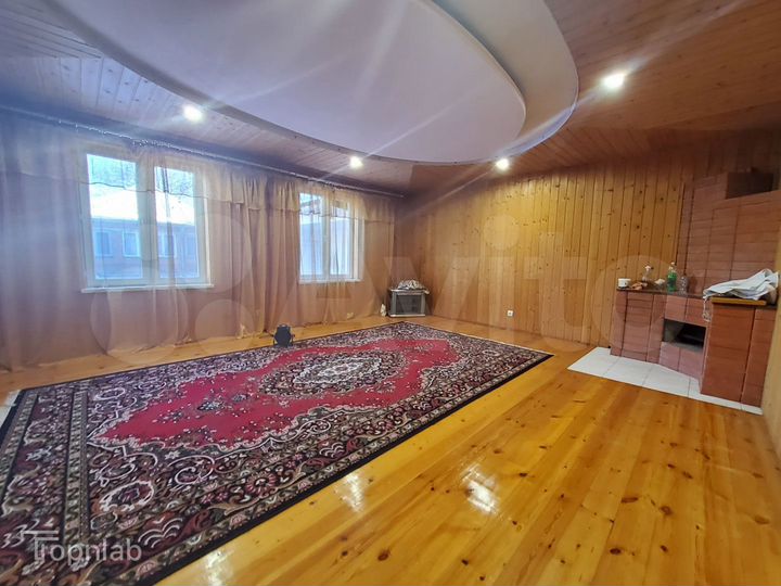 Дом 350 м² на участке 8 сот.