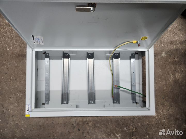 Щит распределительный навесной