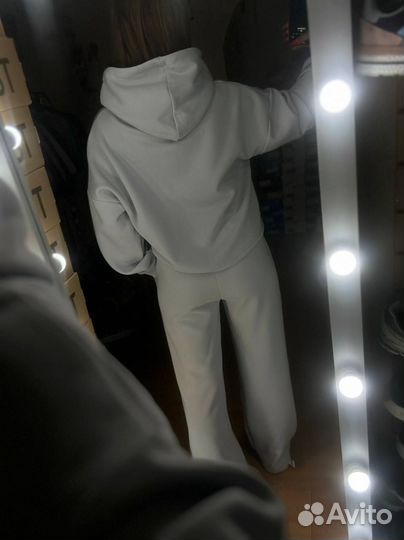 Женский спортивный костюм