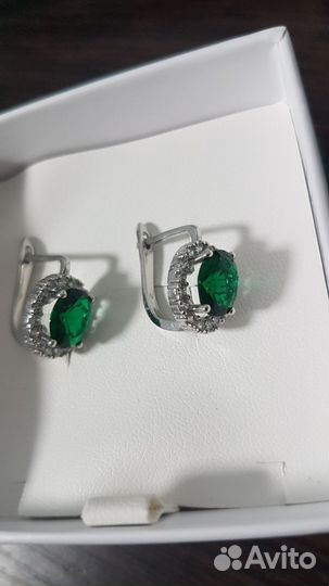 Серьги с камнем