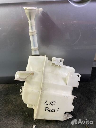 Бочек омывателя Mitsubishi lancer 10