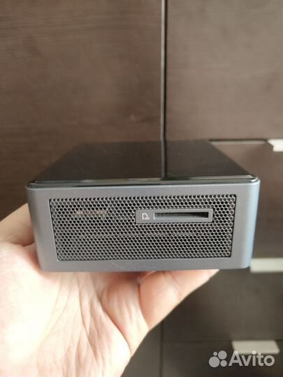 Intel NUC bxnuc10i3FNH2