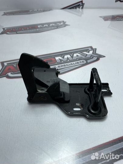 Замок капота Skoda Yeti 2012