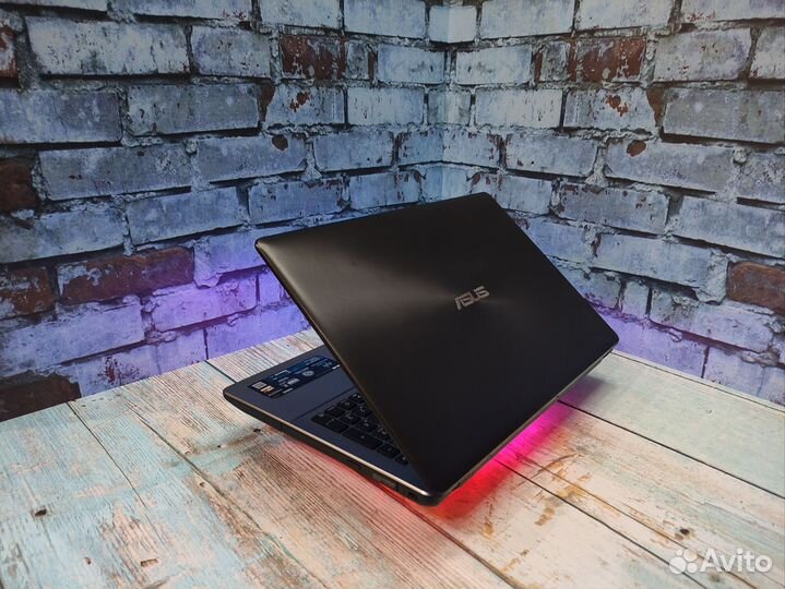 Игровой ноутбук Asus i3/8gb/2 видеокарты
