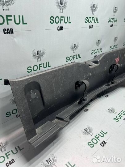 Накладка замка багажника задняя Toyota Auris 2010