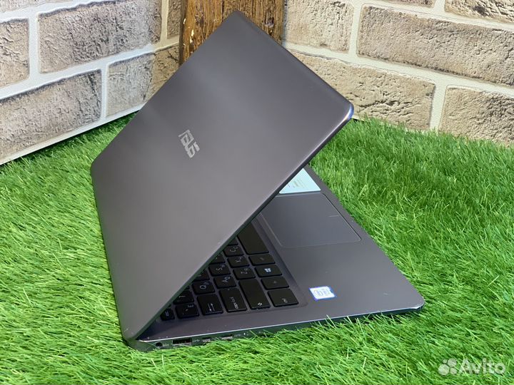 Ультрабук металл Asus i3-7100/Ram4Gb/ssd120gb