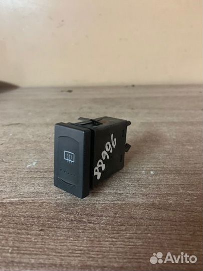 Кнопка обогрева заднего стекла Passat B5