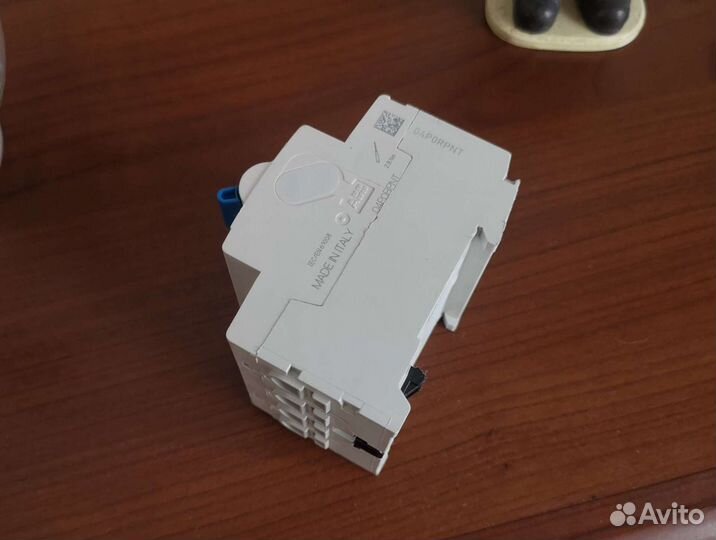 Узо ABB 2csf204001r1250