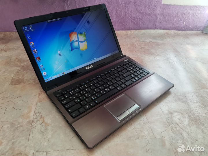 Ноутбук Asus на Core i5-2450M, SSD, корпус металл