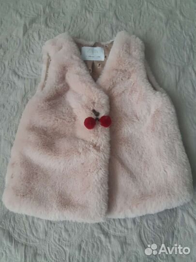 Жилет Zara для девочки 4-5 лет