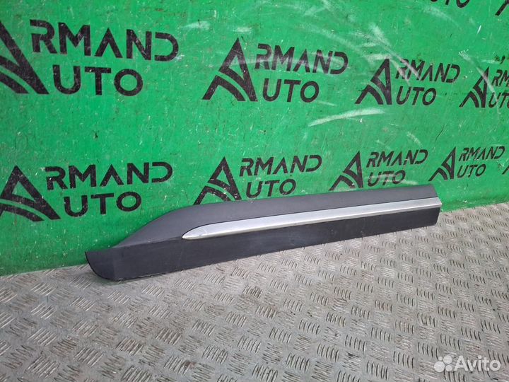 Молдинг двери сдвижной правый Kia Carnival 4