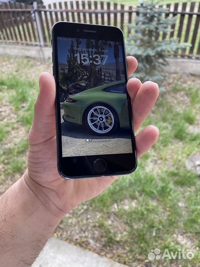 iPhone SE, 16 ГБ