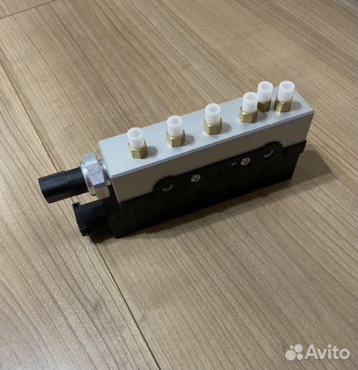 Новый блок клапанов пневмоподвески Mercedes W220