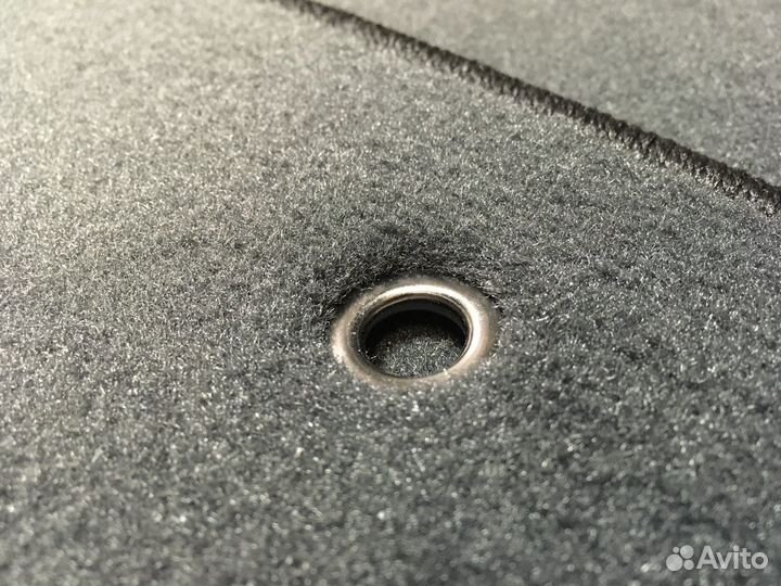 Автоковрики Премиум в Лэнд Крузер 200 доресталинг