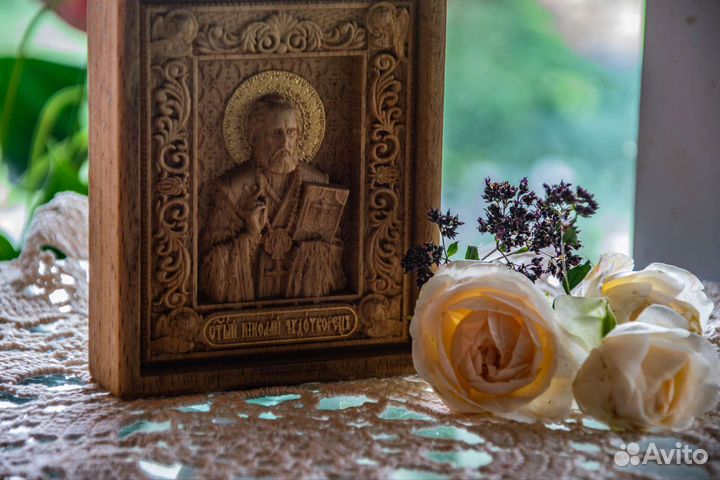 Икона резная Николай Чудотворец