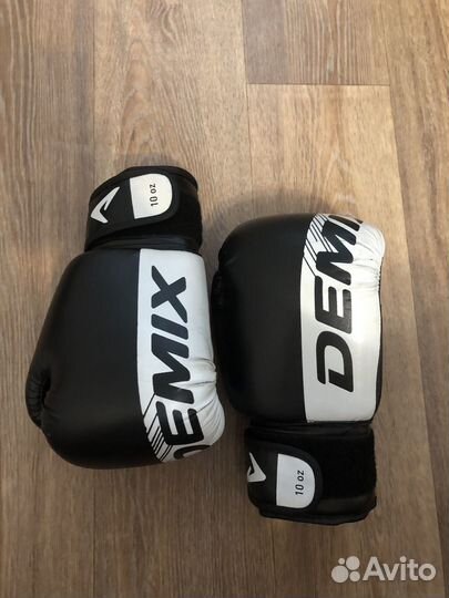 Боксерские перчатки demix