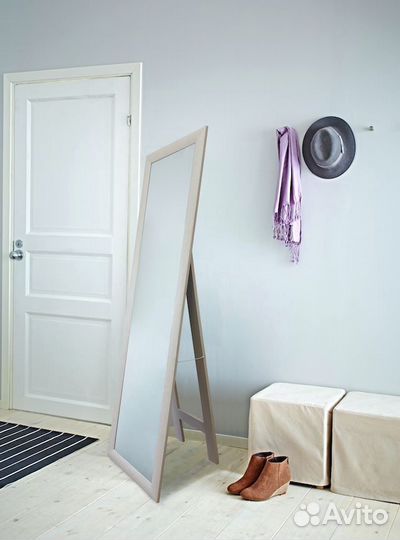 Зеркало с часами и музыкой