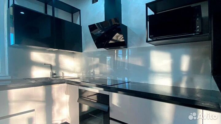 Стеклянный кухонный фартук