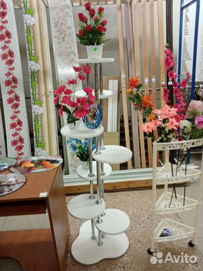 Подставки и полки под цветы