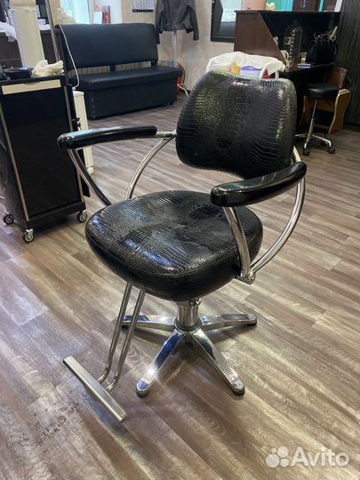 Парикмахерское кресло