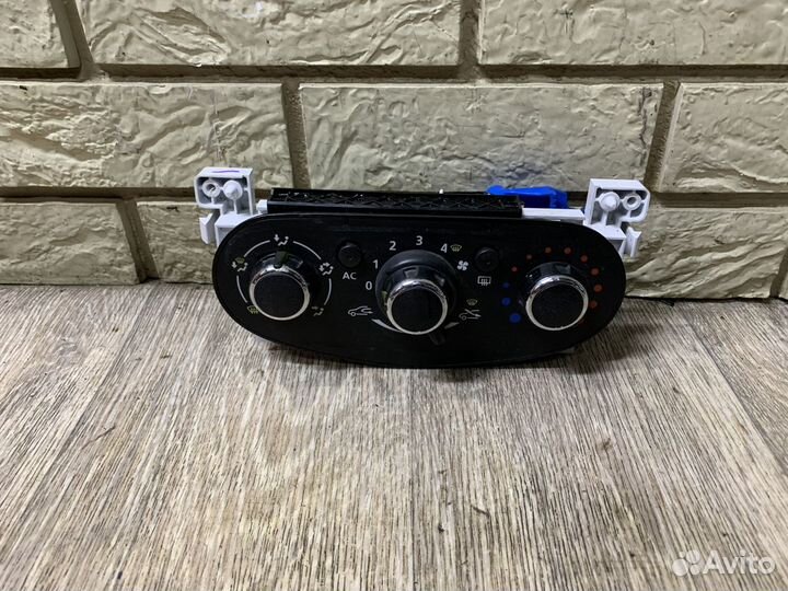 Renault Duster Блок управления отопителем